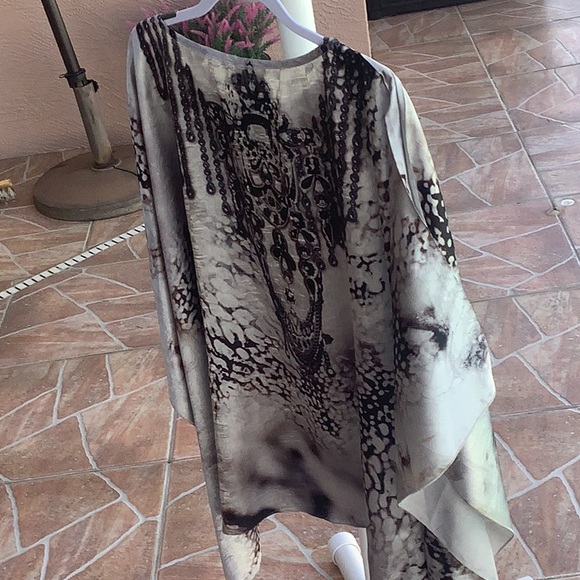 French Blue top grey with silver beads size small nice flowing material - Picture 3 of 12